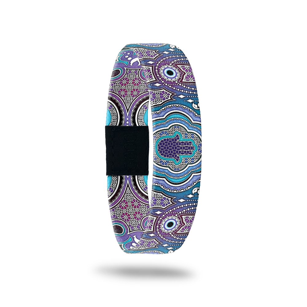 Single with purples and blues in a very detailed mosaic design. The center has a purple Hamsa. The inside is the same and reads Ray Of Light. This comes with a matching Hamsa charm to wear on the band. 
