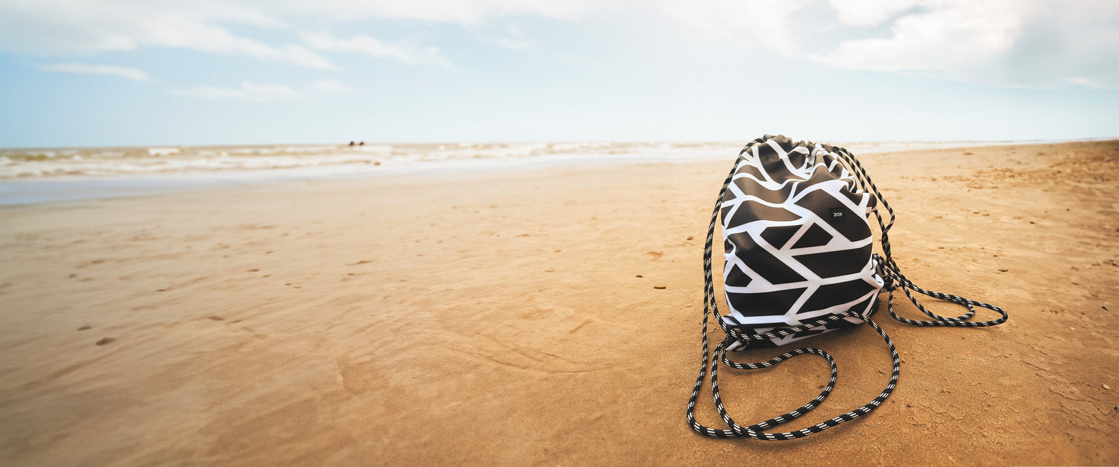 ZOX Drawstring bag on a beach