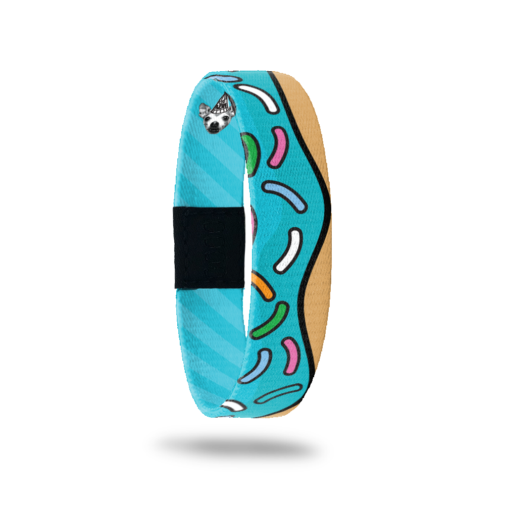 This is a reversible single and a free item if you're part of the birthday club. Each year the design changes. Currently there are two available designs: teal blue with "cake" on one edge and sprinkles all over the ZOX. The other design is the same but comes in 4 colorways with various gradient colors.  You can not pick your color and it will be random. 