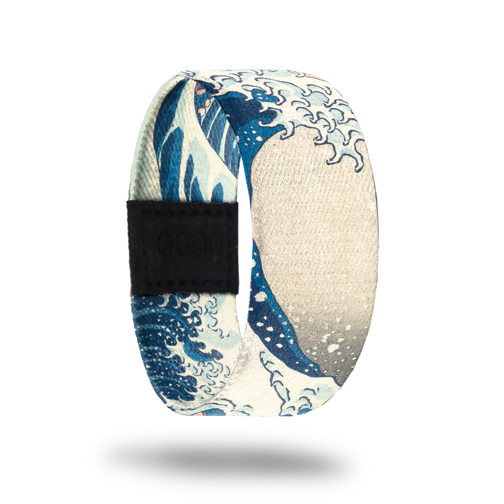 Outside Design of The Great Wave: shows the wave of the classic The Great Wave painting by Katsushika Hokusai